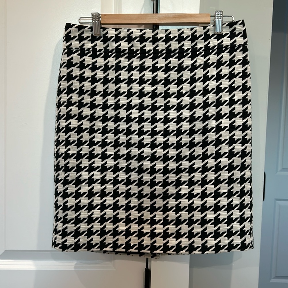 And Taylor skirt size 8 petite